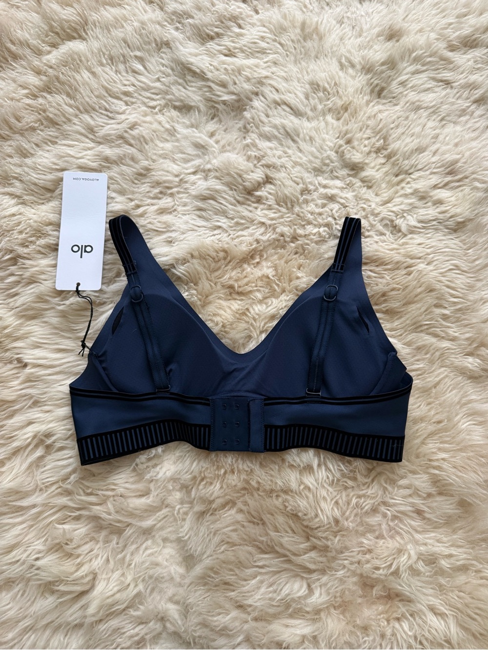 ALO Yoga Navy Airlift Line Up Sports Bra - Picture 3 of 4